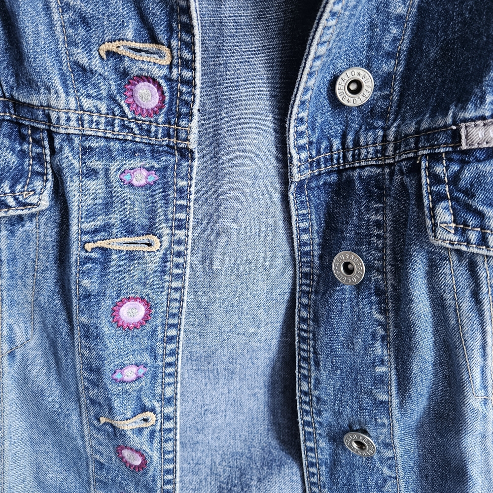 Buffalo Jean Vintage 90s Women's Embellished Embroidered Jean Jacket Size M - Picture 5 of 16